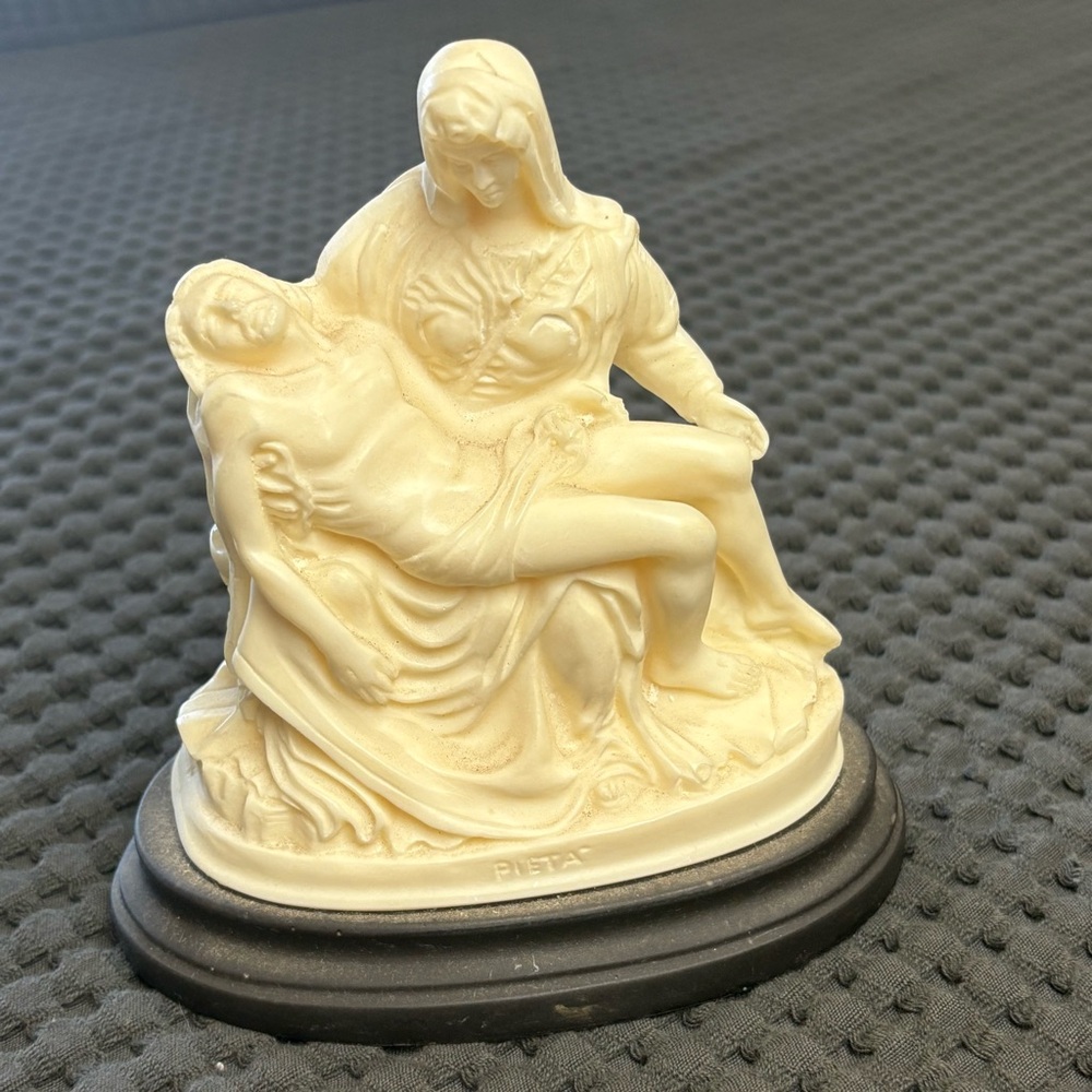 Vintage Pietà Figurine Sculpture, R. Leoni, Virgin Mary